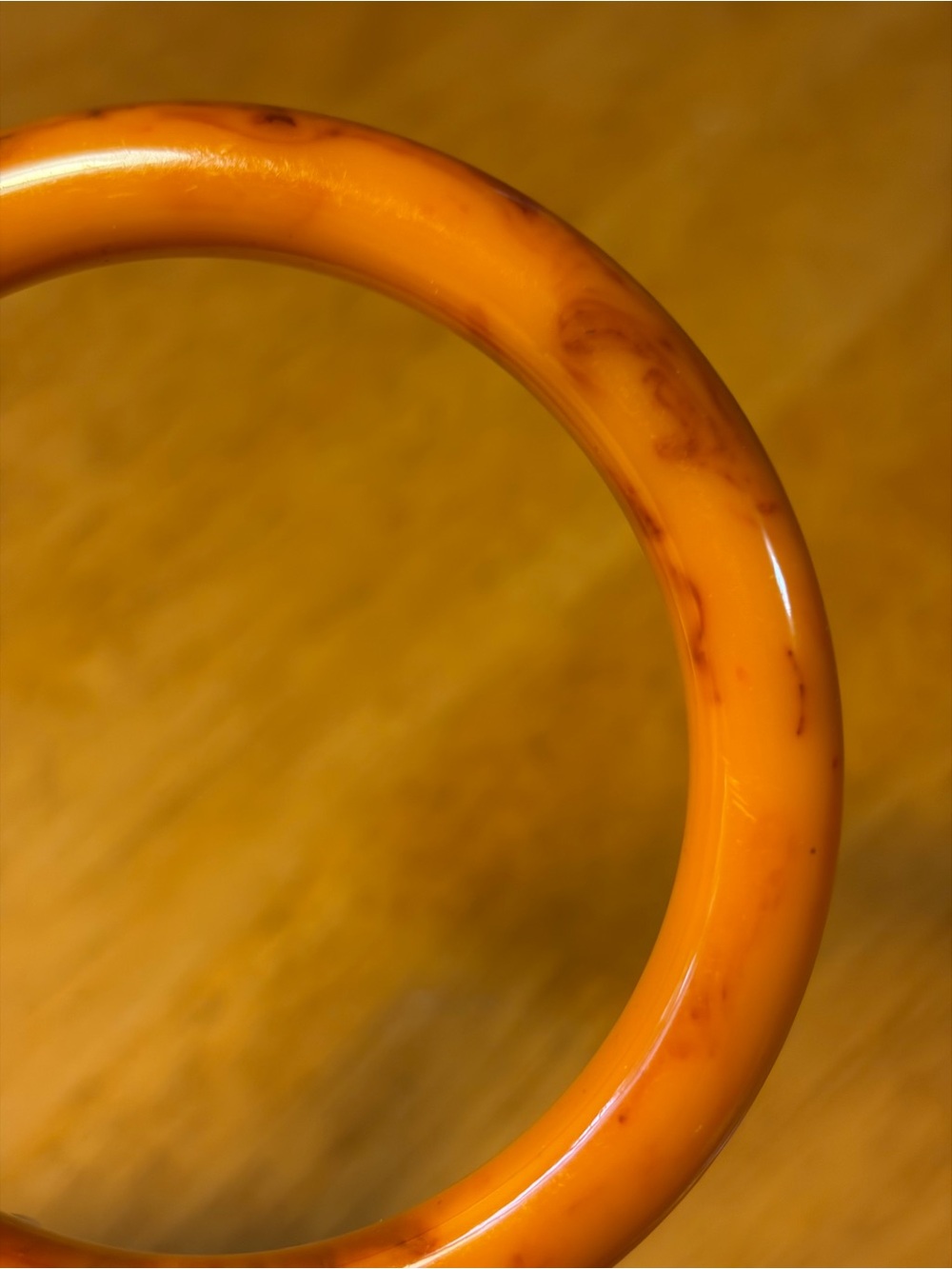 Vintage Bakelite marbled Butterscotch Round Bangle Bracelet - Picture 4 of 6
